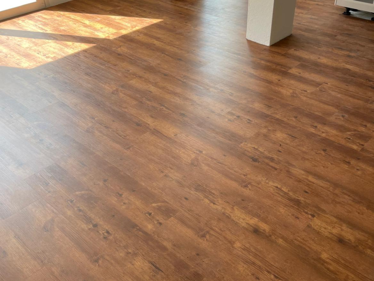 Laminat verlegen Biel – Raumansicht